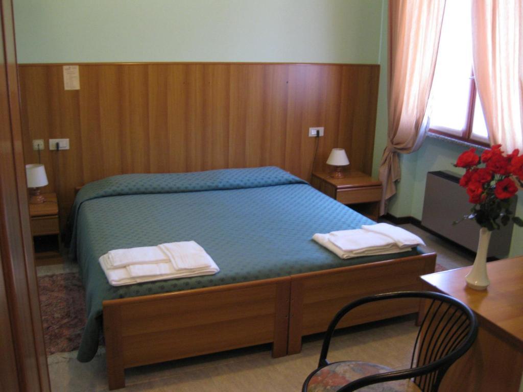 Hotel Casa Giuly Villa dʼAlmè Habitación foto