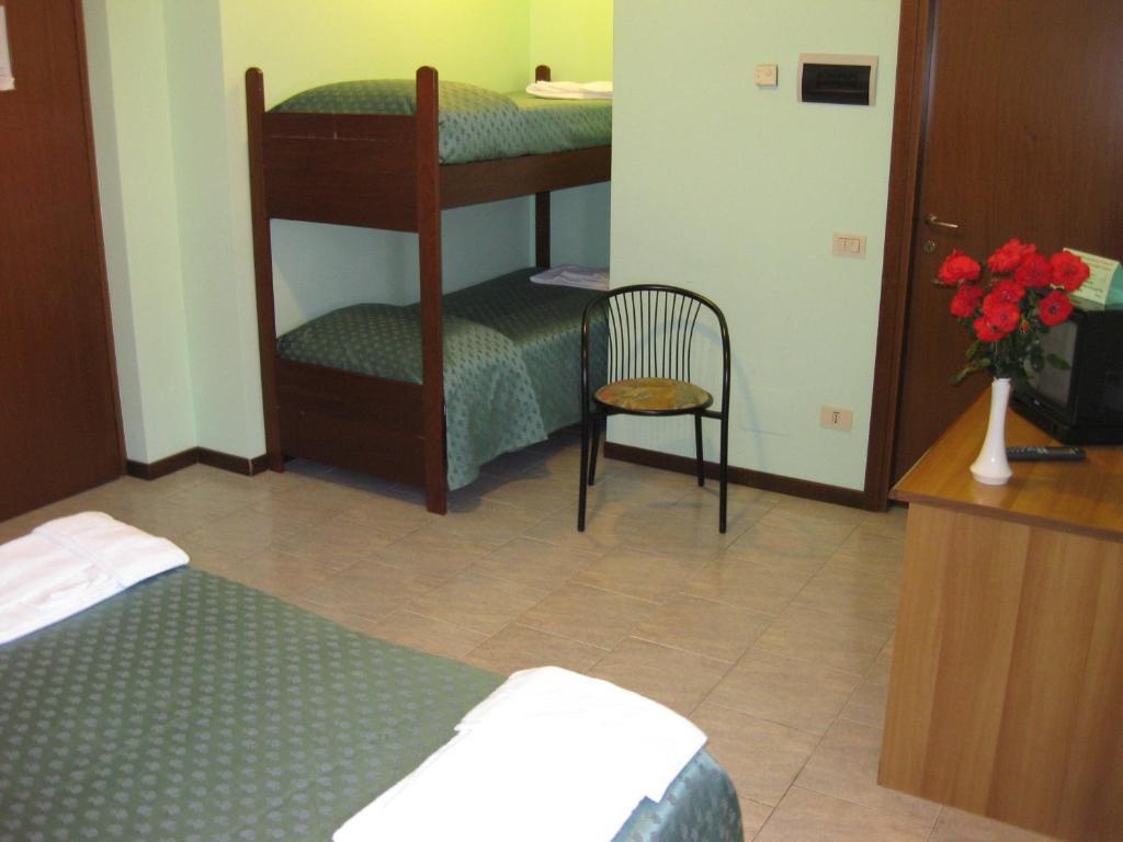 Hotel Casa Giuly Villa dʼAlmè Habitación foto