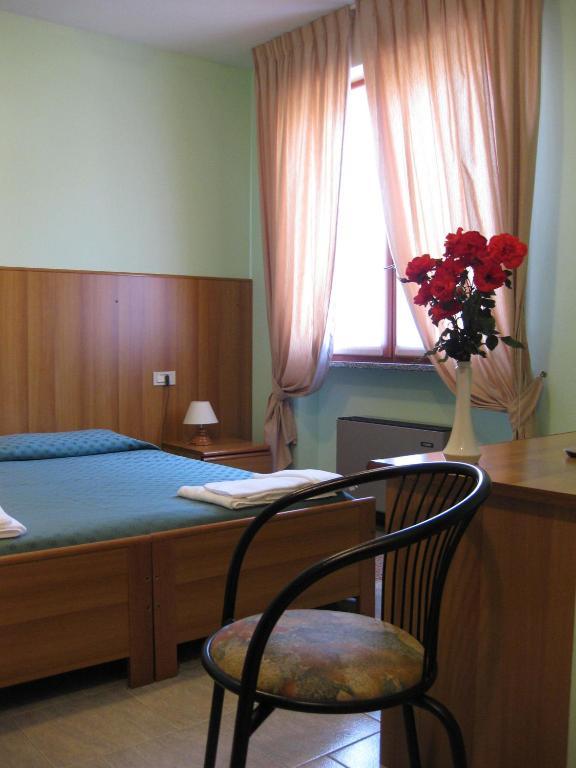 Hotel Casa Giuly Villa dʼAlmè Habitación foto